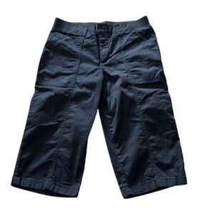 Lee black relaxed fit mid rise crop pants size 10